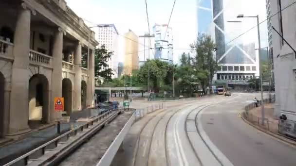 Вид на двухэтажный трамвай в Гонконге — стоковое видео
