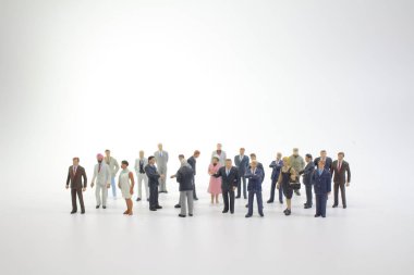 Mini iş kavramı: iş adamları el sallamak