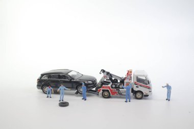 çekici kamyonu olan bir çalışan rakam