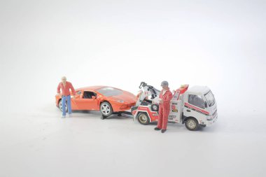 çekici kamyonu olan bir çalışan rakam