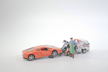 çekici kamyonu olan bir çalışan rakam