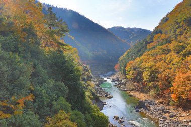 bir Arashiyama, sonbahar mevsiminde Katsura nehrinde Japonya
