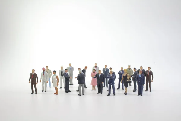 Mini iş kavramı: iş adamları el sallamak