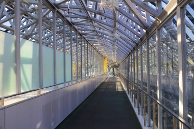 kyoto istasyonu modern bir koridor