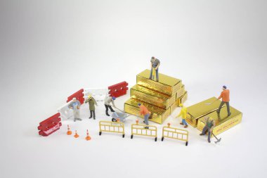 Altın hareketli bir işçi şekil, 