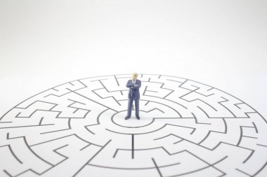 labirent ile arka zemin şekil yüzünde