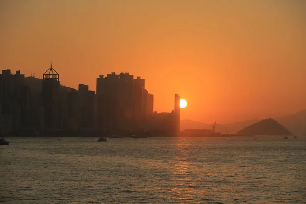 Gyönyörű színes naplemente a kénes csatornában, Hong Kong városban — Stock Fotó