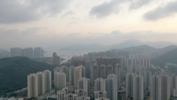 Céu Nublado Noite Sobre Hong Kong Edifícios Cidade Colinas — Vídeo de Stock