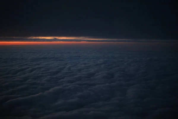 La Vista del Atardecer desde la Ventana del Avión —  Fotos de Stock