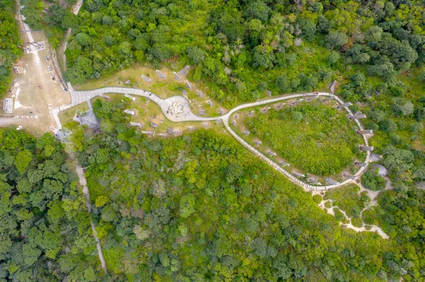 23 Novembro 2019 Wisdom Path, Um arranjo de 38 coluna de madeira gigante — Fotografia de Stock