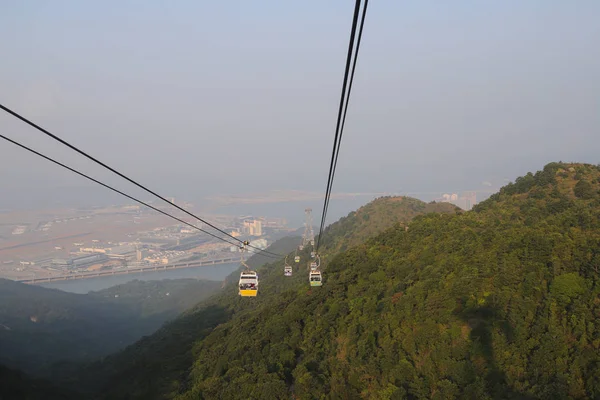 23 lis 2019 Ngong Ping Cable Car, Hong Kong - aktualny czas lokalny. — Zdjęcie stockowe