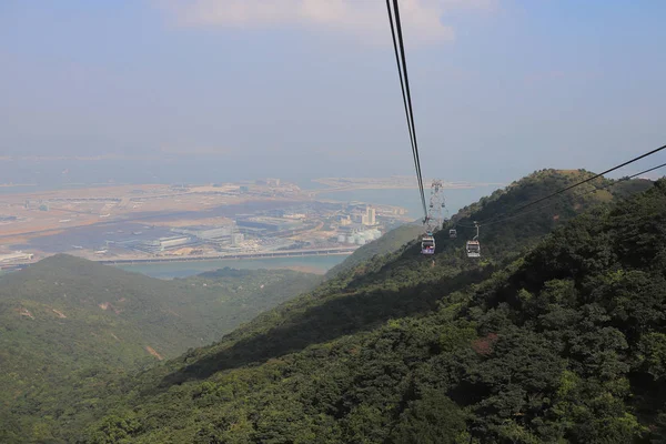 23 Nov 2019 Téléphérique Ngong Ping avec Chek Lap Kok aéroport à ba — Photo