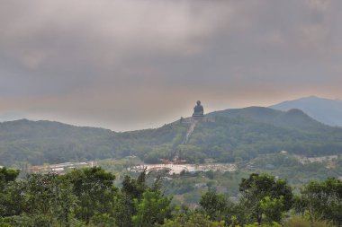 Hong Kong 'daki Lantau Adası üzerinde Ngong Ping 360 teleferiği. Çin