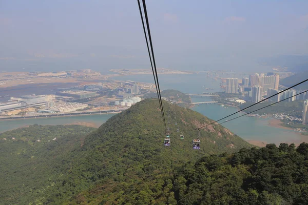 23 Nov 2019 Téléphérique Ngong Ping avec Chek Lap Kok aéroport à ba — Photo