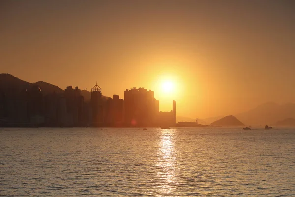 Gyönyörű színes naplemente a kénes csatornában, Hong Kong városban — Stock Fotó