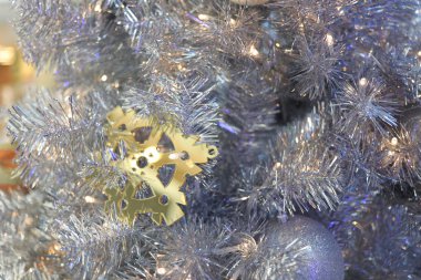 Noel Dekorasyonu. Tatil Dekorasyonları İzole Ağaç