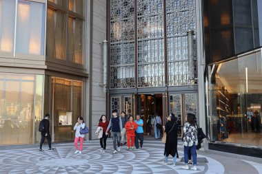 30 Kasım 2019. Ofis binası ve alışveriş merkezi.