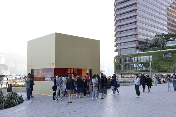 30 Kasım 2019. Ofis binası ve alışveriş merkezi.