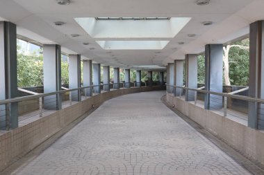 9 Aralık 2019 Modern üstgeçit gölgeli. Modern bir uçuş.