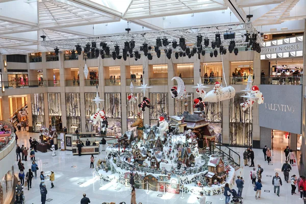 9 dic 2019 interior del centro comercial Landmark. El hito , —  Fotos de Stock
