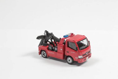 Mini işçiler motor tamircisi olarak çalışıyorlar.