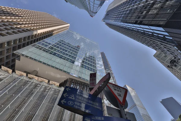 9 dic 2019 Imagen tonificada de edificios de oficinas modernos en el centro Hon —  Fotos de Stock