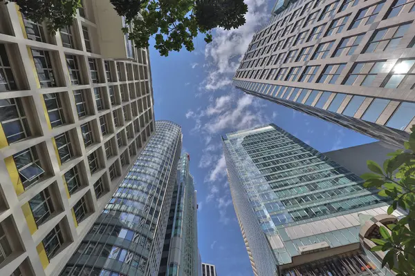 9 dic 2019 Imagen tonificada de edificios de oficinas modernos en el centro Hon —  Fotos de Stock