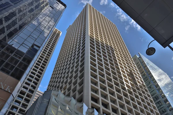 9 déc. 2019 Image tonique d'immeubles de bureaux modernes dans le centre de l'hon. — Photo