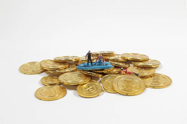 A Fish coin. Trying to fish using a gold coin — Stock Photo, Image