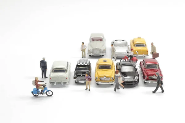 eğlenceli küçük figür dünyası park alanında