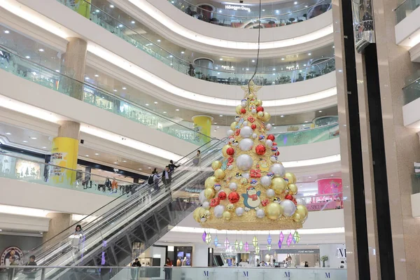 23 dic 2019 Times Square Shopping área, decoración de Navidad en — Foto de Stock