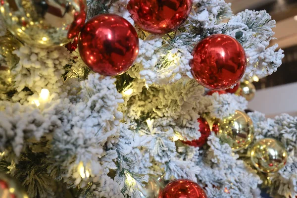 Uma decoração de Natal. Decorações de férias isolado — Fotografia de Stock