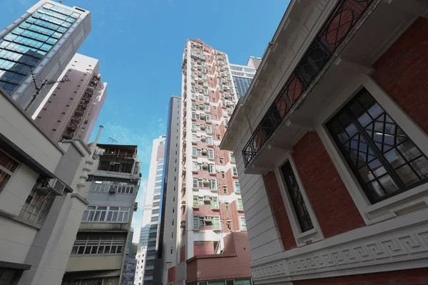 5 jan 2020 Borden en gebouwen in het Tai Kwun Centre — Stockfoto