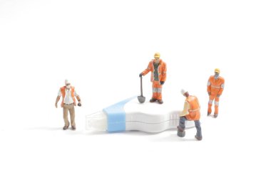 Hata düzeltme kemerine sahip mini bir işçi