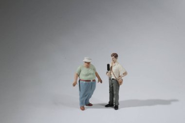 Oyuncak figürün küçük bir işareti. Radyo, medya.