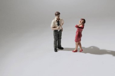 Oyuncak figürün küçük bir işareti. Radyo, medya.