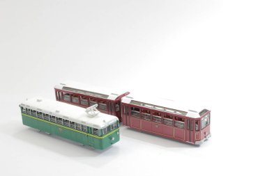 Hong Kogn Tepesi 'nin beyaz arka plandaki tramvayı. 