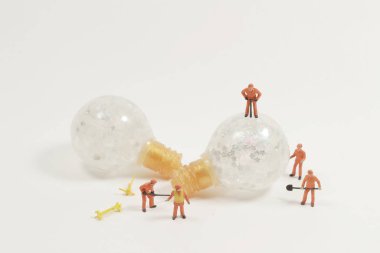 Enerji jeneratörü konsepti, Mini insanlar biblo mühendisi