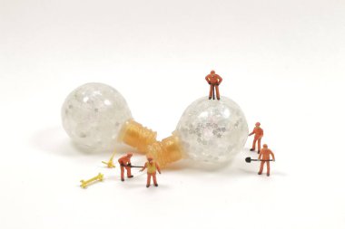 Enerji jeneratörü konsepti, Mini insanlar biblo mühendisi