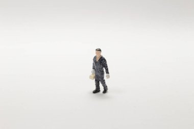 Küçük bir araba tamircisi.