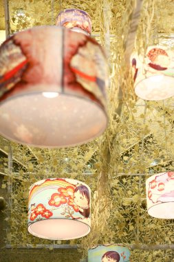 5 Aralık 2008 Alışveriş Merkezi Noel süslemeleri saat kare hk