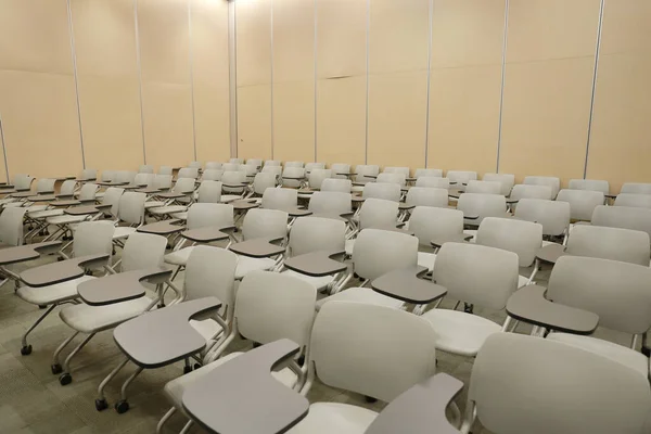 Een Lege zetel collegezaal. geen mensen. — Stockfoto