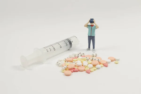 İlaç, sağlık için konteynırda tedavi. Haplar konsepti.