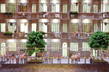 Hong Kong 'da ölçülen bir simge ve minyatür figürler