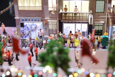 Piu Sik ve Bun Çırpınma Yarışması modelinin kutsallığı.