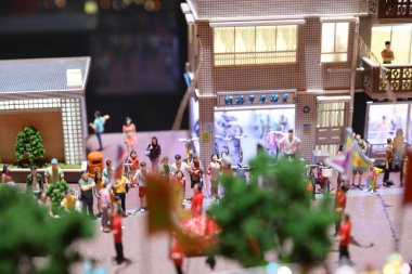 Piu Sik ve Bun Çırpınma Yarışması modelinin kutsallığı.