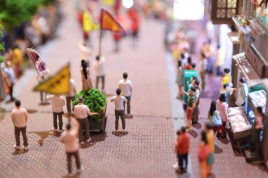 Piu Sik ve Bun Çırpınma Yarışması modelinin kutsallığı.