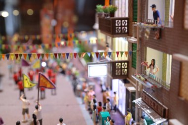 Piu Sik ve Bun Çırpınma Yarışması modelinin kutsallığı.