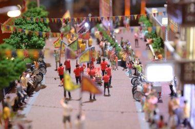 Piu Sik ve Bun Çırpınma Yarışması modelinin kutsallığı.