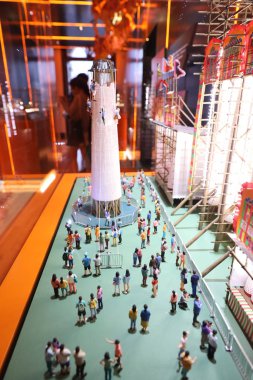 Piu Sik ve Bun Çırpınma Yarışması modelinin kutsallığı.